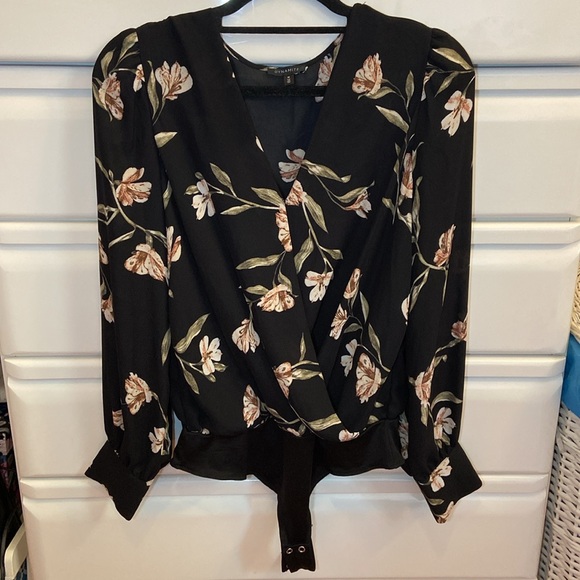 Dynamite Black Floral Bodysuit - Picture 2 of 5